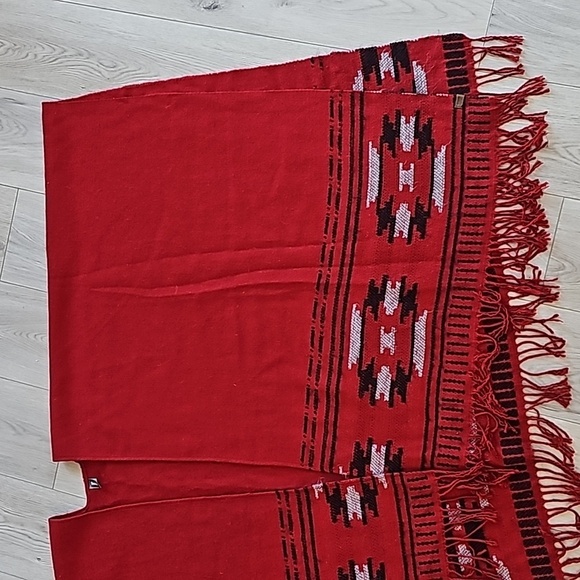 Roots Cape Poncho Wrap - Picture 3 of 14